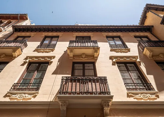 Andalusian Ruby - Light-Filled Apartment By The Cathedral - 2A
